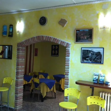 Ξενοδοχείο Moderno 2*